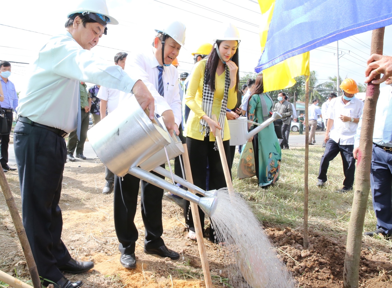 Thủ tướng gửi thư khen Bến Tre phối hợp cùng Cổng TTĐT Chính phủ hưởng ứng trồng cây