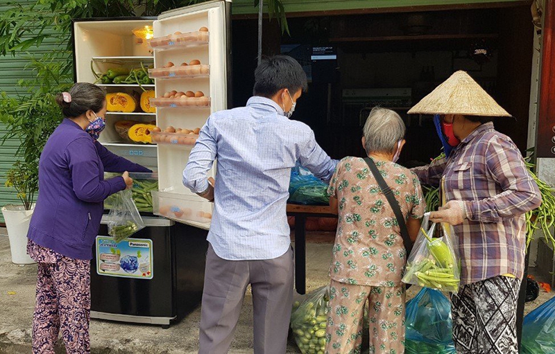 Tủ lạnh cộng đồng giúp người nghèo mùa dịch