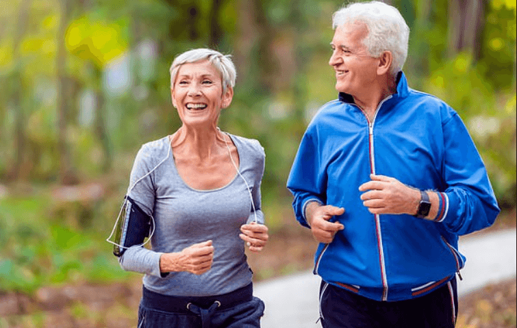 Đi bộ mỗi ngày có thể giúp người cao tuổi sống lâu hơn