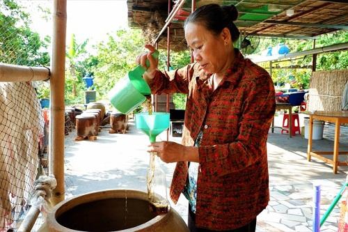 Chuyện về người phụ nữ gìn giữ nghề làm nước mắm ở Cần Thơ