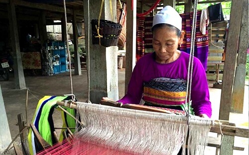 Mai Châu: Bảo tồn nghề dệt thổ cẩm truyền thống gắn với phát triển du lịch làng nghề