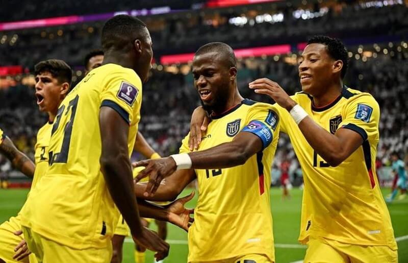 Ecuador thắng dễ chủ nhà Qatar ngày khai mạc