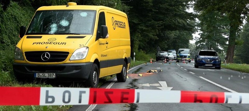 Đức: Táo tợn cướp xe chở tiền ngay tại một nút giao thông