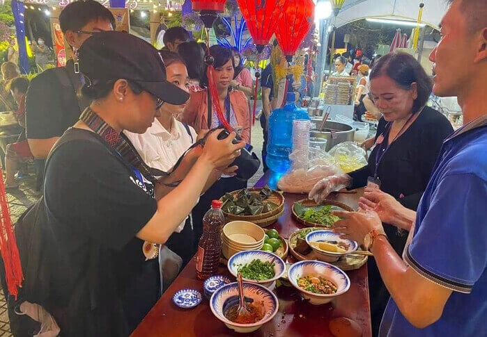 Mỳ Quảng, tinh hoa ẩm thực xứ Quảng được Tổ chức Kỷ lục châu Á xếp vào 12 món ăn Việt Nam có giá trị ẩm thực cao, trở thành món ăn đặc sản của châu Á