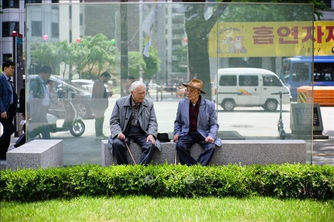 Số người cao tuổi sống đơn thân ở Hàn Quốc tăng kỷ lục